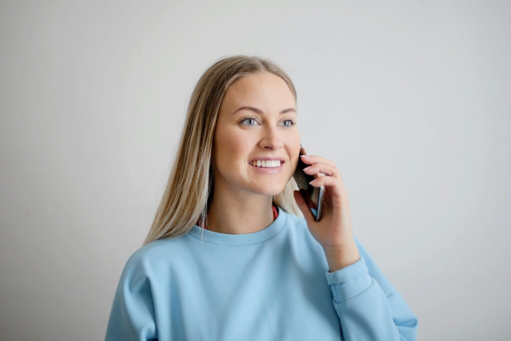 شاشة تعرض كود برمجة وتطوير ويب – ابدأ مشروعك و تواصل مع صافي تيك اليوم